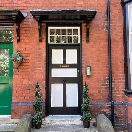 Stylish Apartment With Secure Parking Close To City Chester Exterior photo