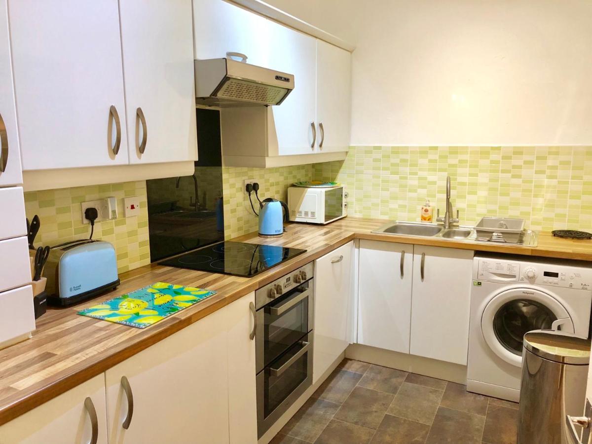 Apartment Stylish With Secure Parking Close To *