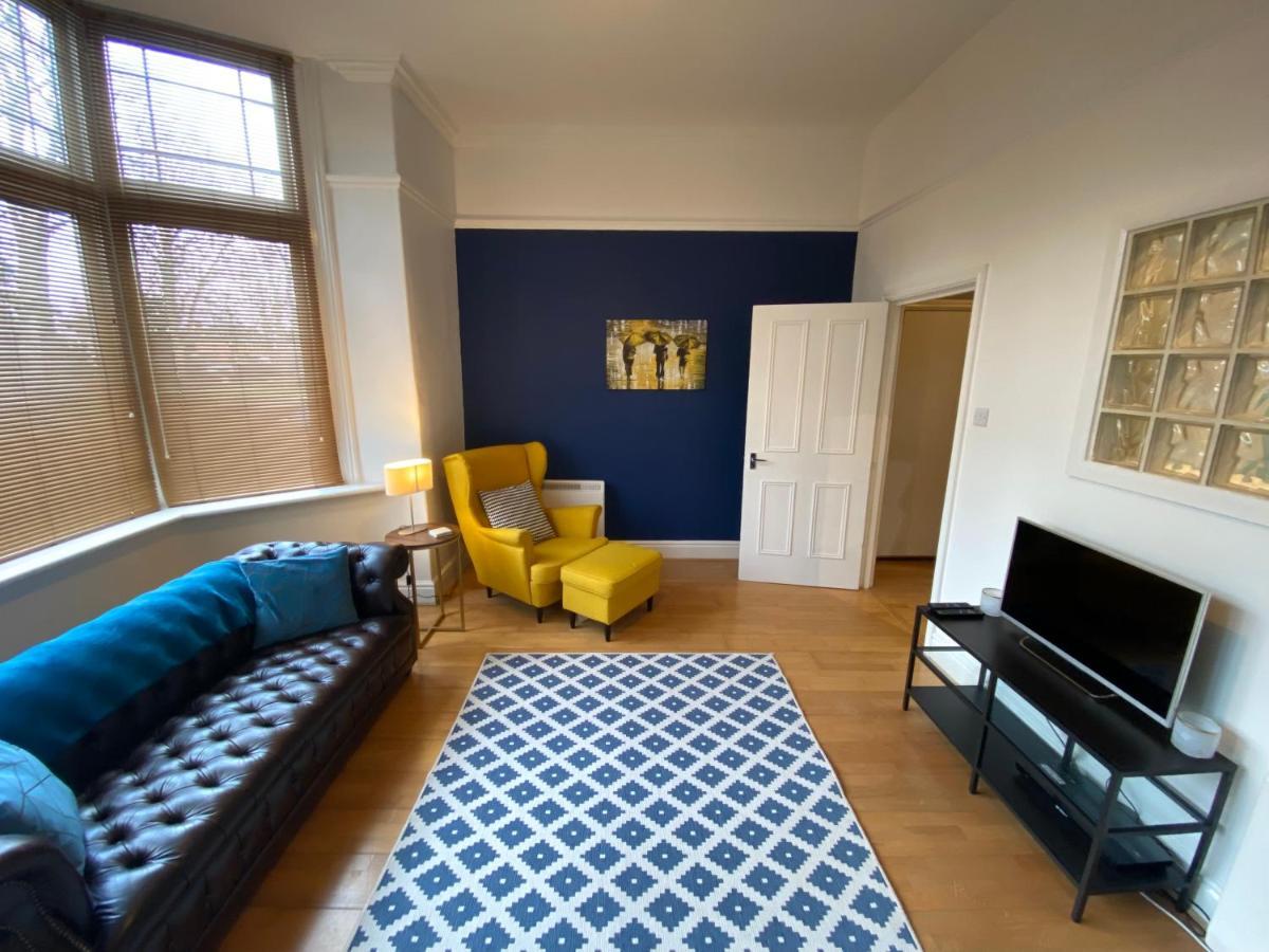 Apartment Stylish With Secure Parking Close To Chester