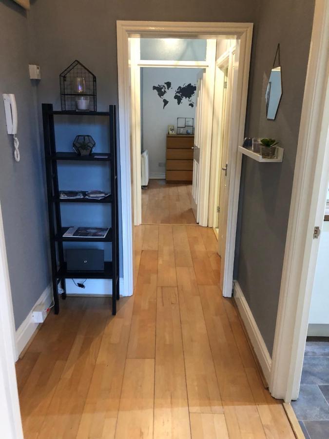 Stylish With Secure Parking Close To Apartment *